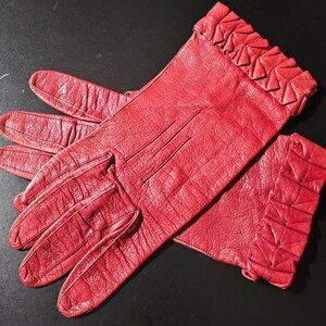 VINTAGE RED LEATHER WRIST LENGTH LINED GLOVES CIRCA 1940-1950s SZ: SMALL